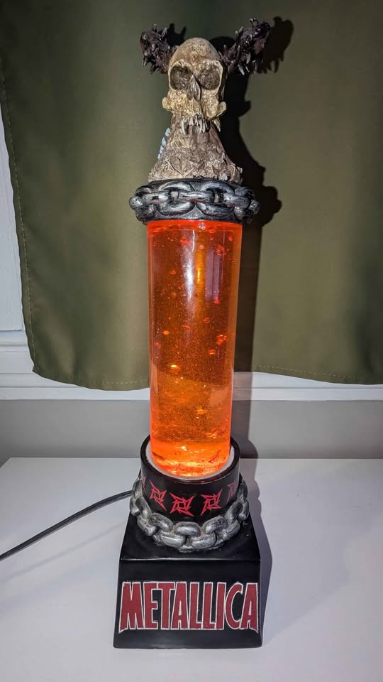Metallica Glitter Lava Lamp | Mundo Ofertas CR